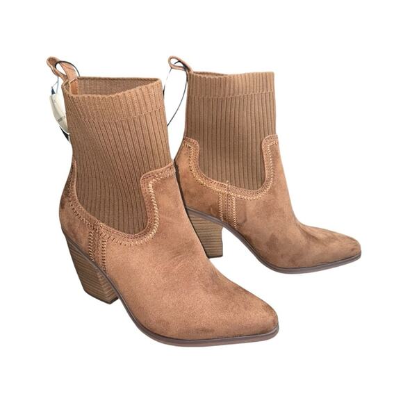 NWT UNIVERSAL THREAD Women’s Kinley Faux Suede Congac Heeled Ankle Bootie - Picture 1 of 11